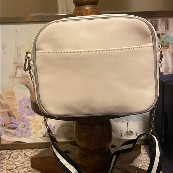 Camera Design Crossbody Bag - Picture 5 of 16